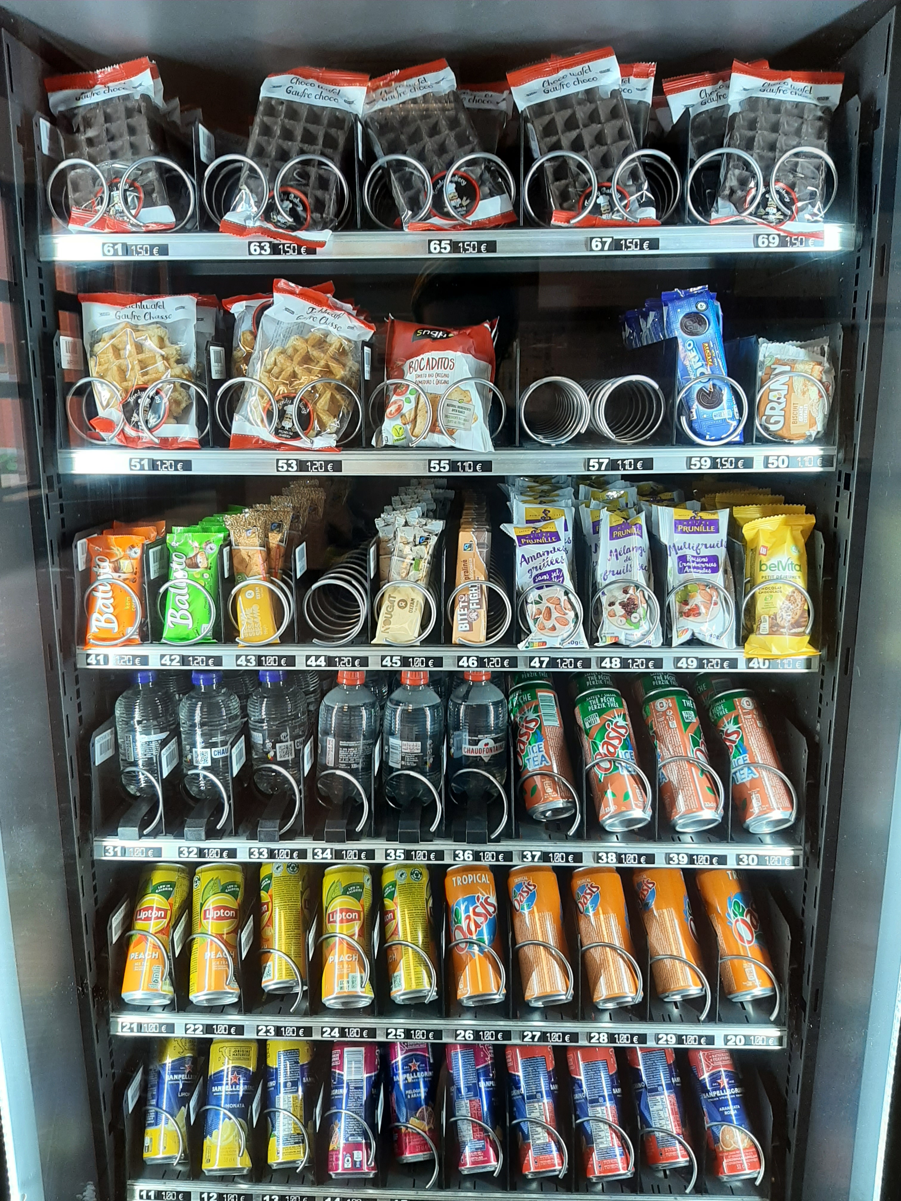 Display of the contents of the vending machine